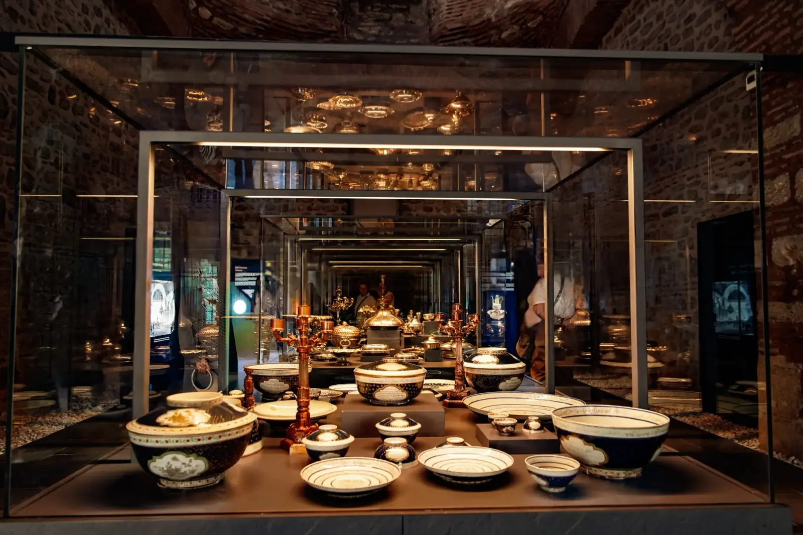 A long vitrine of porcelain in the vaulted Palace Kitchens.