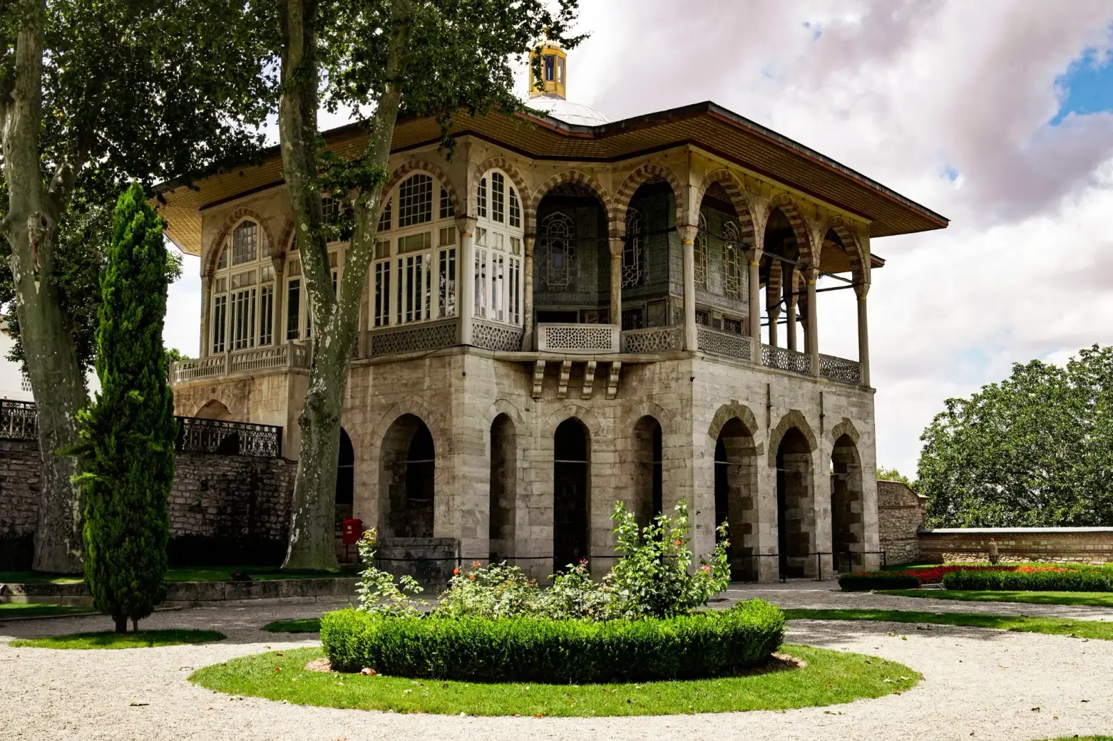 The Baghdad Pavilion in its garden — the domed kiosk Murad IV built for the recapture of Baghdad.
